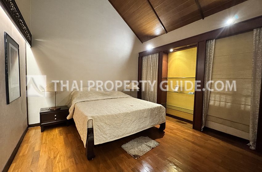 House with Private Pool in Phaholyothin 